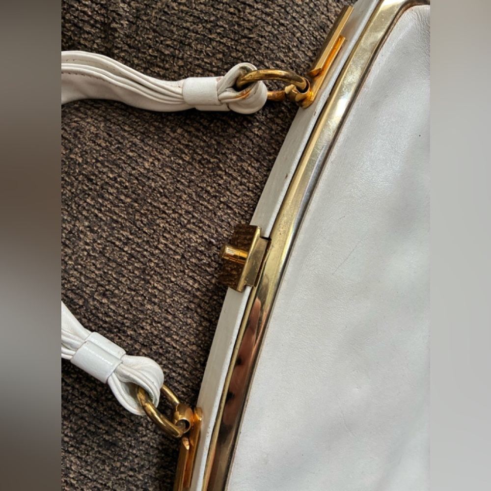 White Minimalist handbag with Soft Texture vintage white gold - Picture 4 of 8
